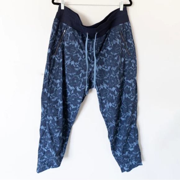 Athleta Blue Floral Print Trekkie North HighRise QuickDry UPF50+ Joggers NWOT 18 - Picture 6 of 16